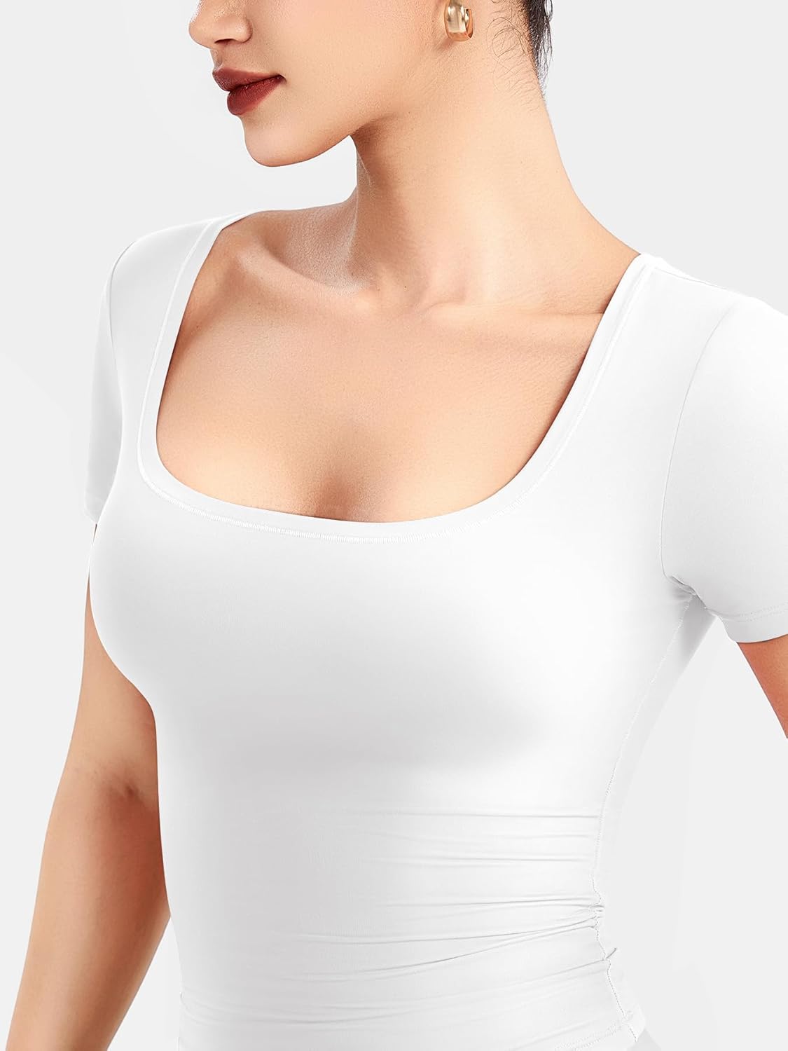 YEOREO Women's Slim Fit Crop Top - Short Sleeve Scoop Neck Design | Stylish Double-Lined T-Shirt