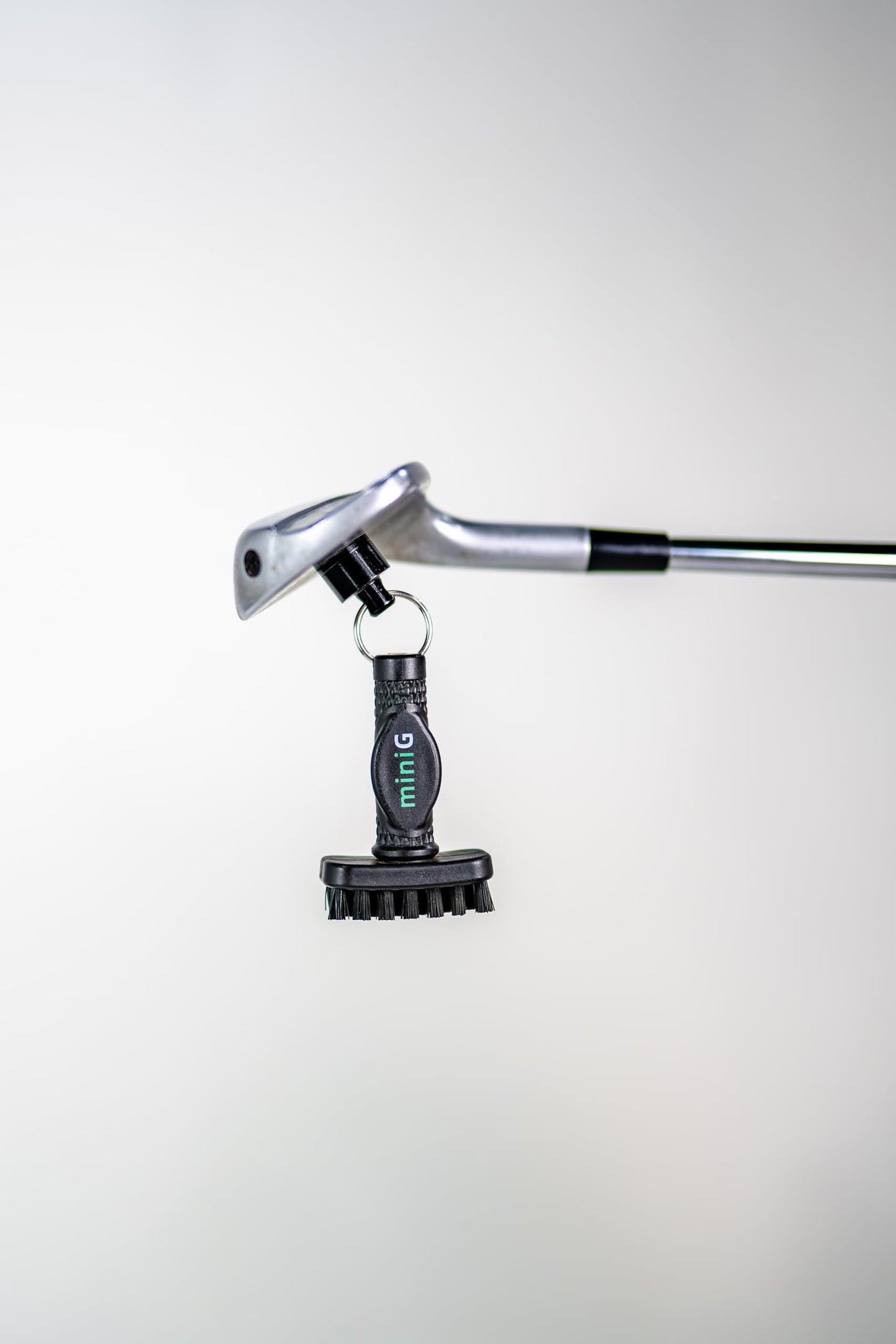 Grooveit Mini Golf Brush The Small MiniG 'Dry Scrubber' Features A Detachable Magnet, Heavy-Duty Nylon Bristles, and 3-Yr Warranty - Used On All Professional Golf Tours - Golf Accessory of 2023