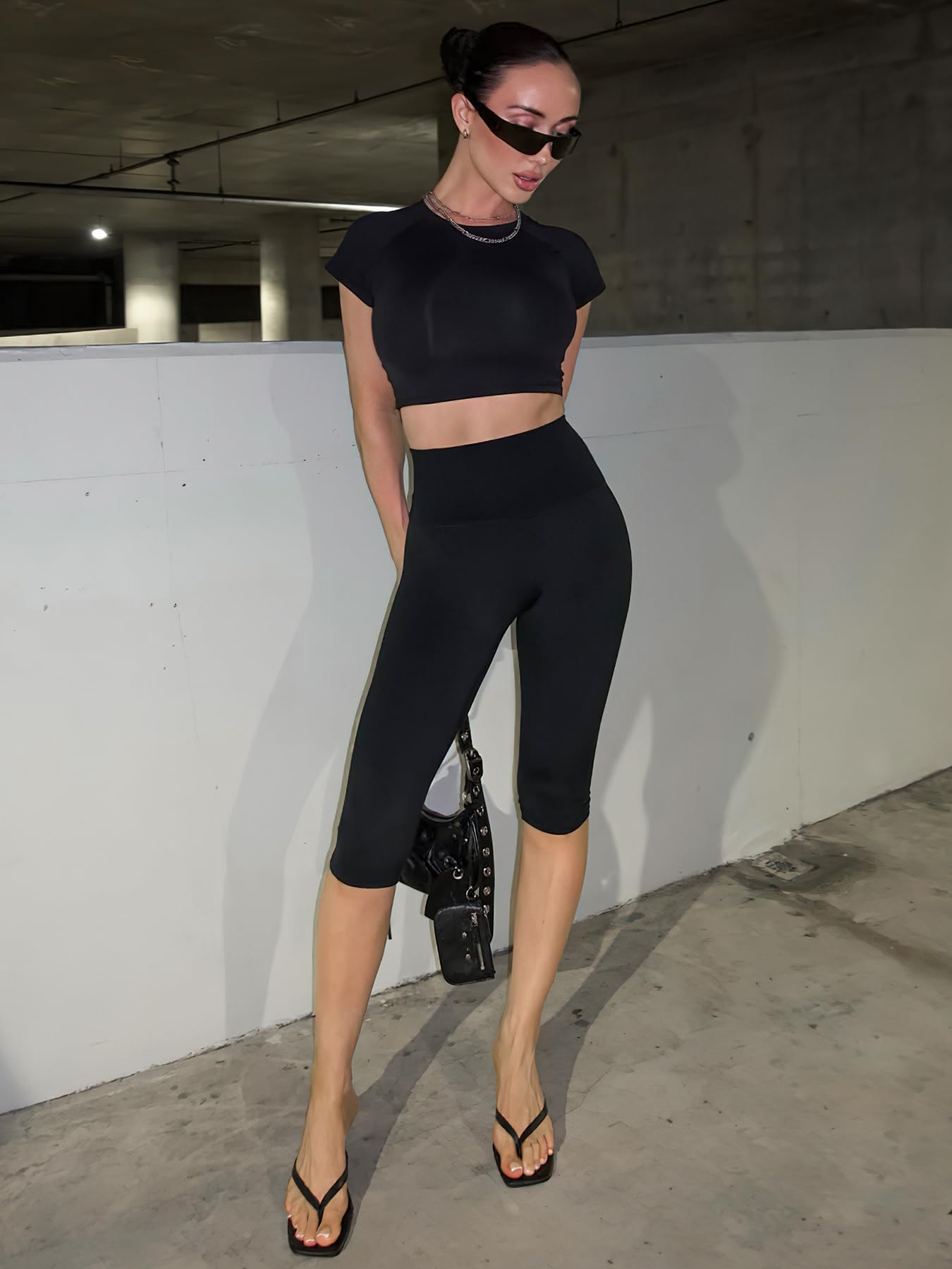 YEOREO Ease Womens Workout Capri Leggings 17" No Front Seam High Waisted Hidden Scrunch Gym Yoga Pants Black
