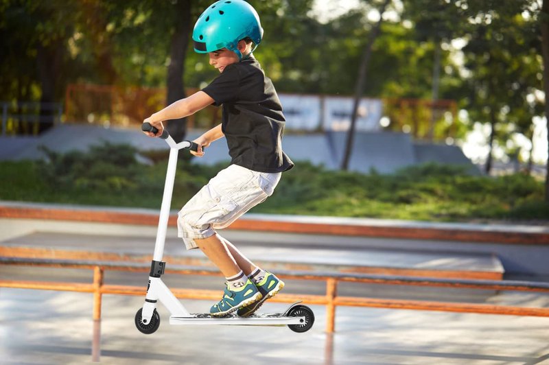 Pro Scooter - Trick Scooters | Entry Level Stunt Scooter for Kids Ages 6-12 Years and Up, Lightweight Complete BMX Freestyle Scooter for Beginners (2022 Black White)