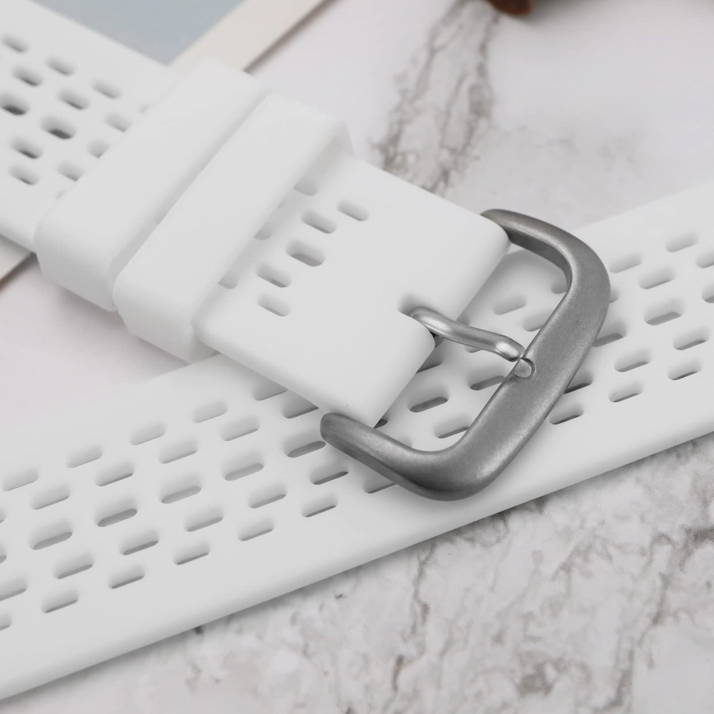 SING F LTD Silicone Watch Strap Compatible with Garmin Approach S2 /S4 Activity Trackers Quick Release Watch Band Replacement Wristband Bracelet White