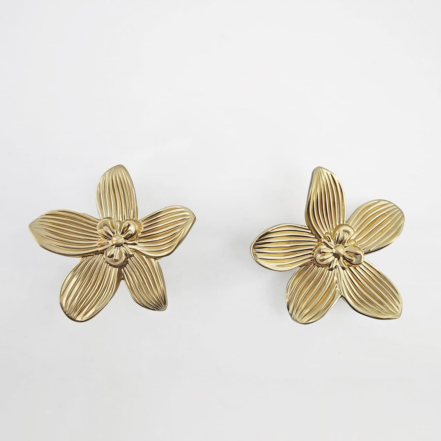 YEMCHI 2 Pack Gold Flower Knobs for Dresser Drawers, 2.36 inch Brushed Gold Cabinet Door Handles, Kitchen Cabinet Pulls for Drawer, Vanity Knobs of Bathroom Decoration Furniture Hardware (2 Flower)