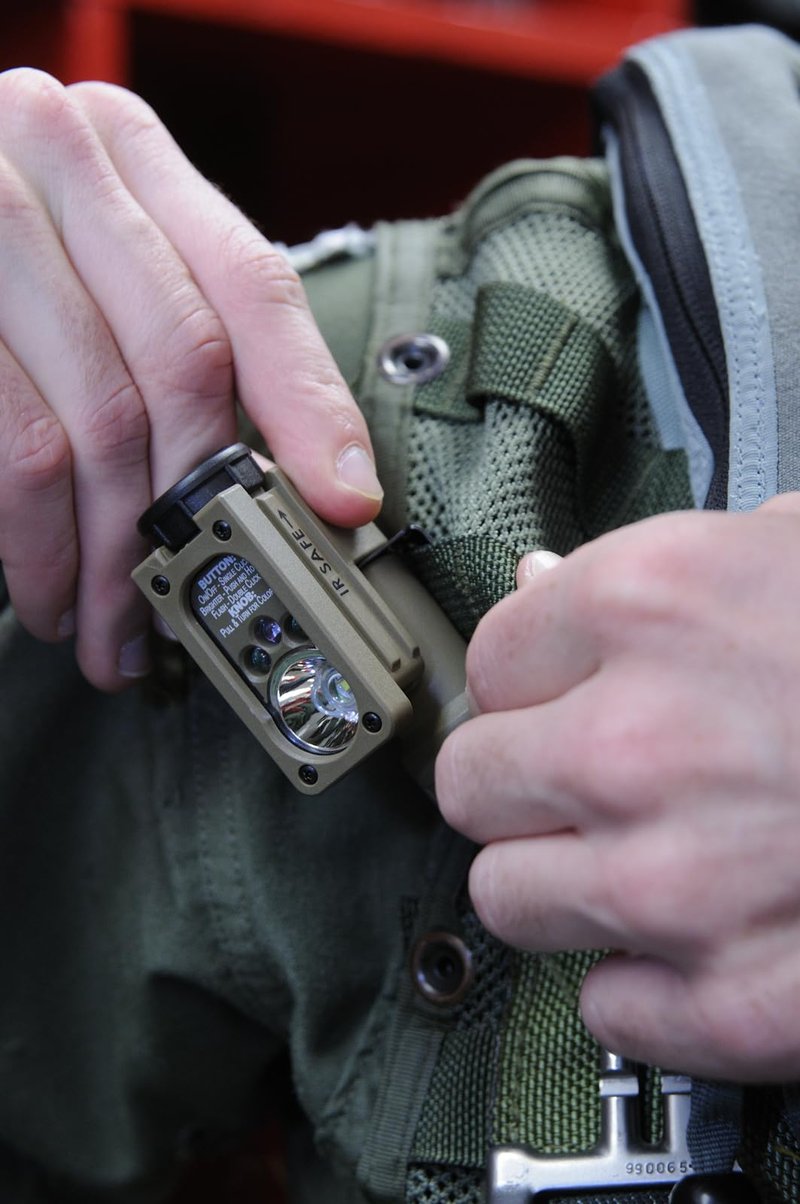 Streamlight 14534 Sidewinder 47-Lumens Compact II Rescue Flashlight with Rail Mount & Headstrap in Clamshell, Coyote