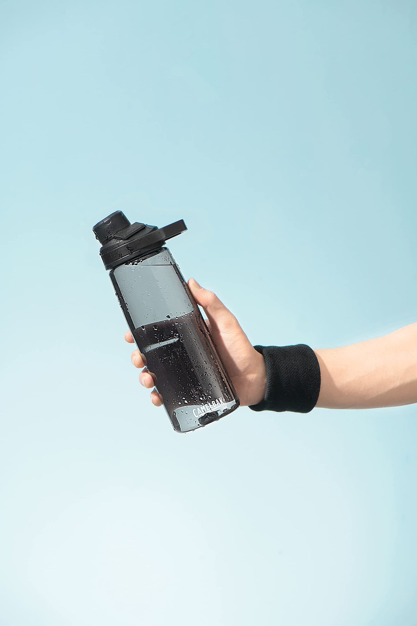 CamelBak Chute Mag Water Bottle with Magnetic Leak Resistant Cap, Lightweight Tritan Design for Everyday Hydration, 32oz, Clear