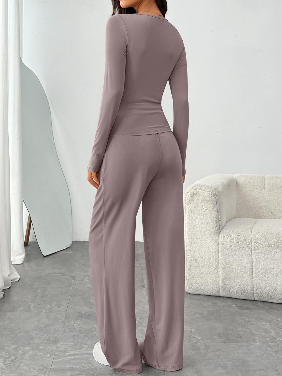 Trendy Queen 2-Piece Lounge Set - Women's Scoop Neck Crop Top & Wide Leg Pants with Pockets