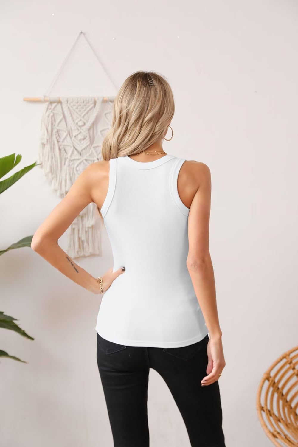 VICHYIE Women’s Sleeveless Tank Top - Slim Knit Ribbed Cami Blouse for Summer Wear