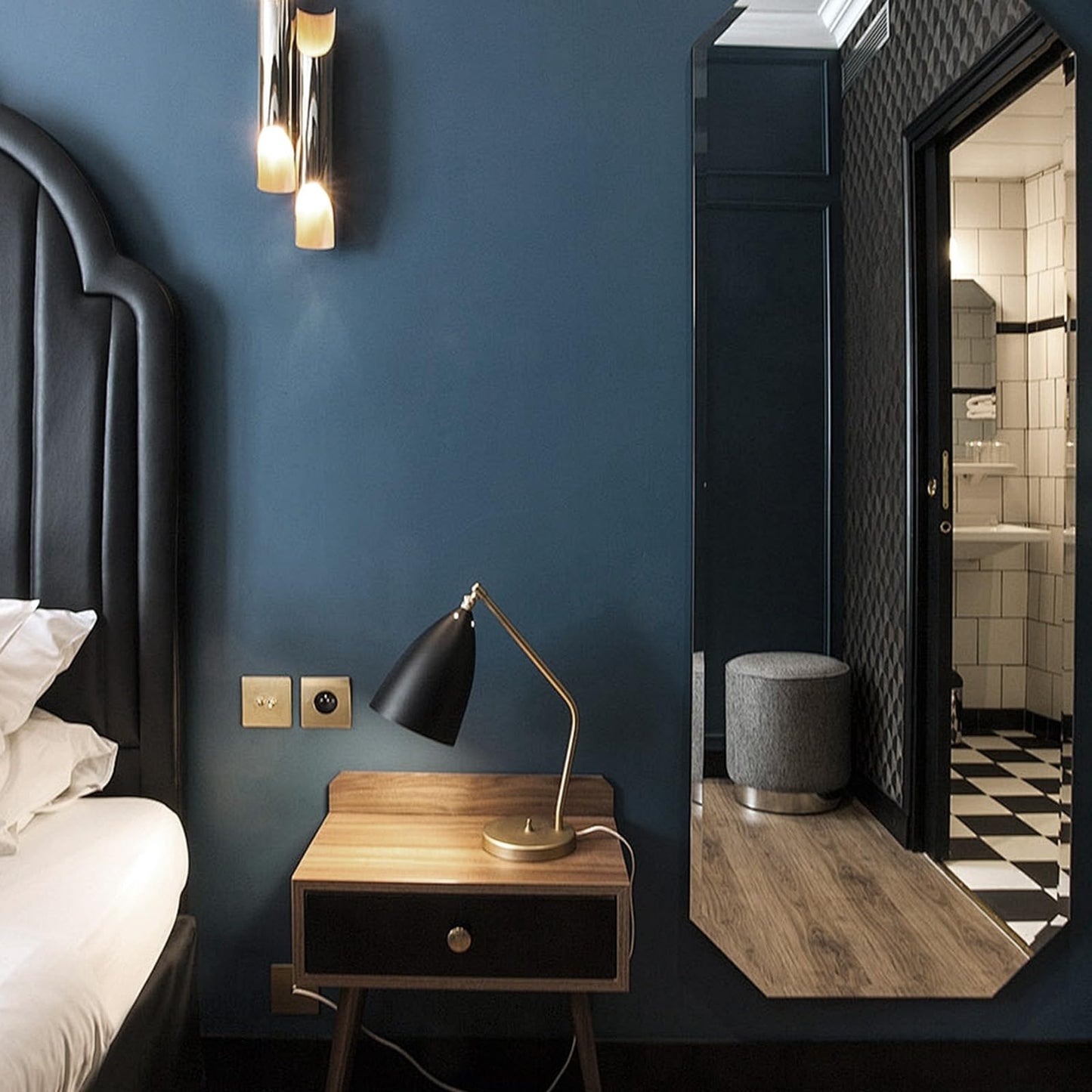 Biyoee Navy Blue Peel and Stick Wallpaper 15.7”x 118” Matte Blue Self-Adhesive Removable Contact Paper Solid Color Waterproof Vinyl Roll for Cabinets Furniture Renovation Bedroom Wall Covering