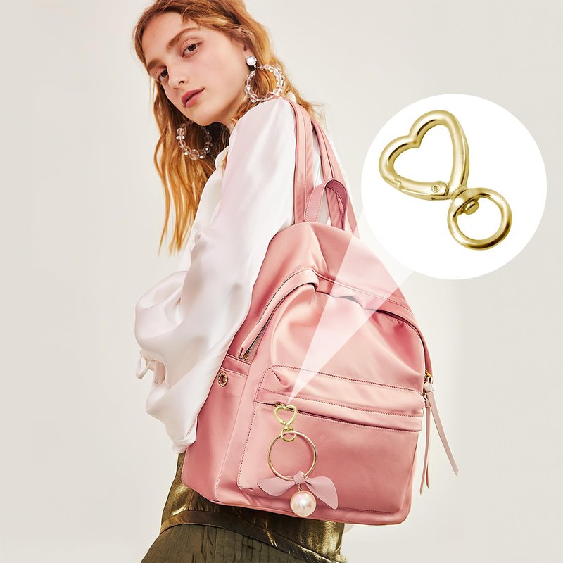 30Pcs Heart Shaped Carabiner Cute Heart Carabiner with Spring Snap Hook Zinc Alloy Swivel Keychain Clip Accessions for DIY Backpack Purse Luggage Tag
