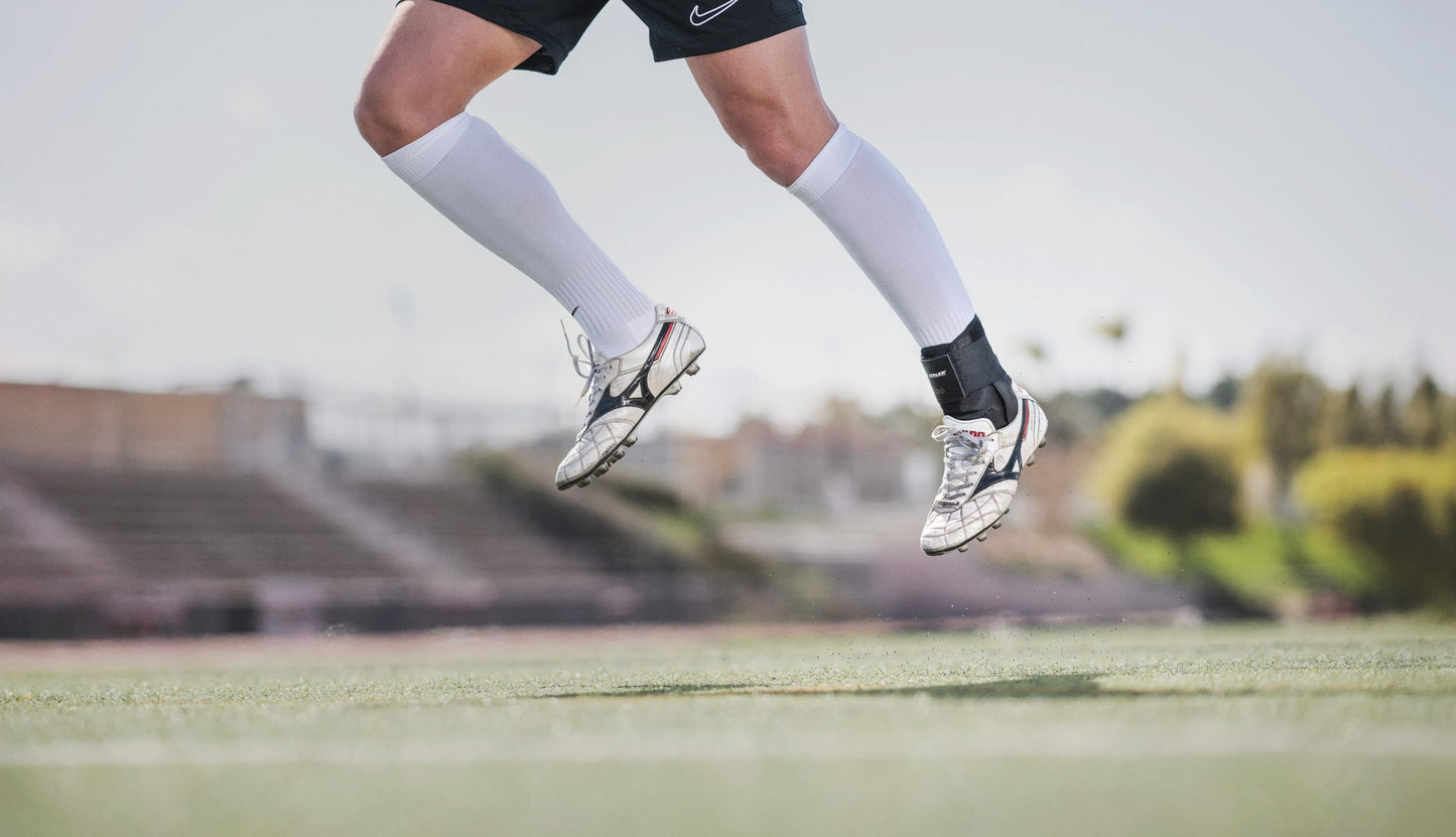 DonJoy Performance Lace-Up Ankle Brace for Sprains, Strains & Instabilities - Lightweight & Breathable with Padded Tongue for Comfort for Athletes and Active Users, Medium