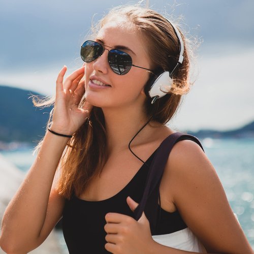 Polarized Aviator Sunglasses for Men and Women Mirrored Lens Metal Frame Cycling Driving Traveling Beach Glasses 3026(Black&Gray Lens)