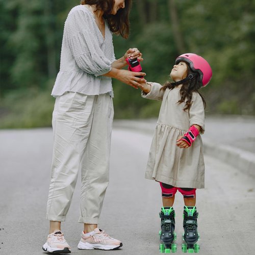 Roller Skates for Kids, Adjustable Quad Skates for Boys and Girls Ages 5-8 with Light Up Wheels, Children Beginners Rollerskates Green for Indoor Outdoor