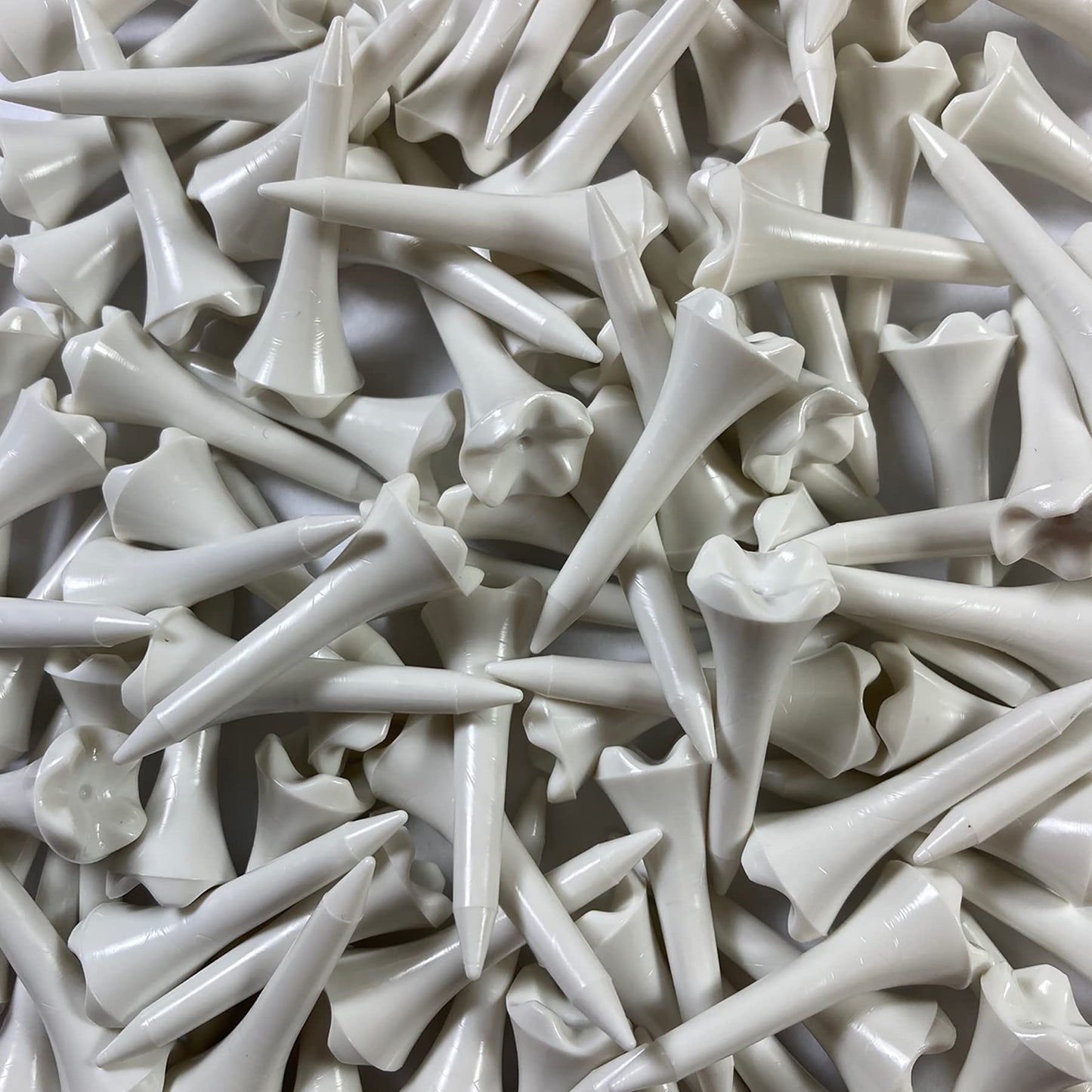 Pride Golf Tee Performance Plastic Golf Tees - 100 Count, 1-1/2 Inch - #1 Brand on The Tour - Best for Irons, Hybrids, and Woods - Improve Distance and Accuracy - Enhanced Design Increases Durability