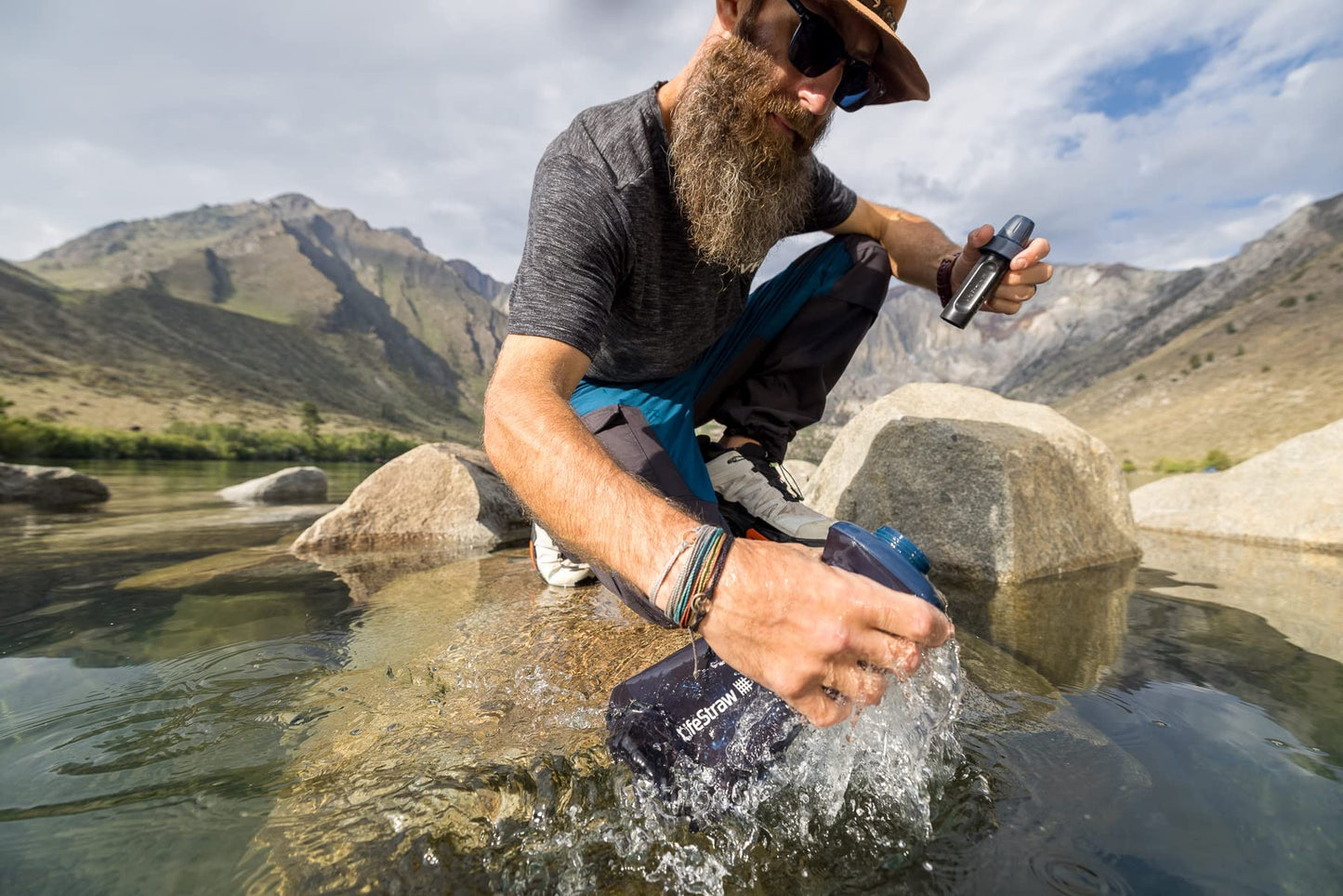LifeStraw Peak Series - Collapsible Squeeze Bottle Water Filter System – 650ml for Trail Running, Through Hiking, Travel, Cycling, and Fishing; BPA-Free; Mountain Blue