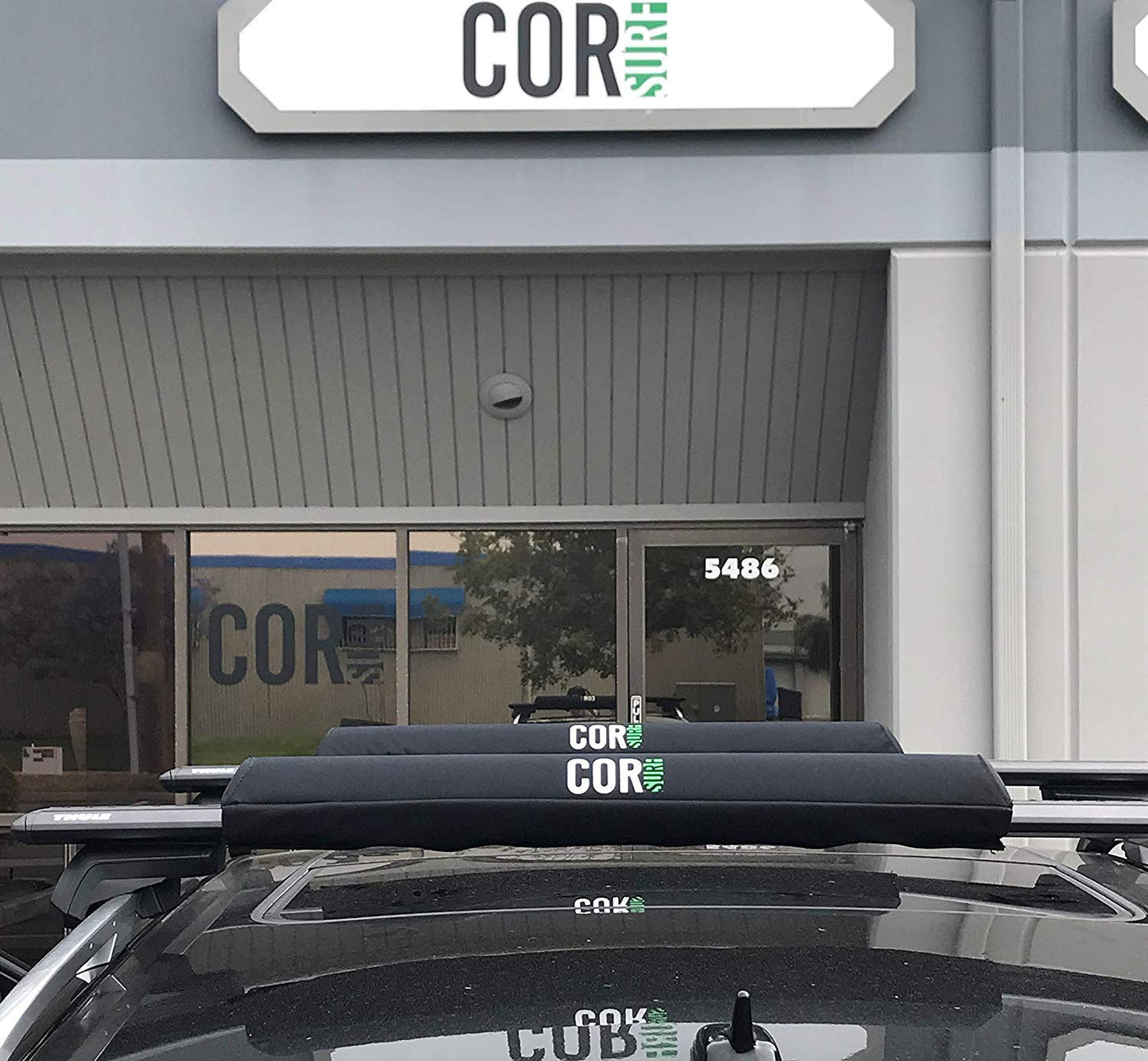 COR Surf Aero Roof Rack Pads for Paddleboard, Kayak, Surfboards, SUP, Snowboard, Paddleboard and Canoe | for Wide Aero Style Bars (Black, 28" Wide)