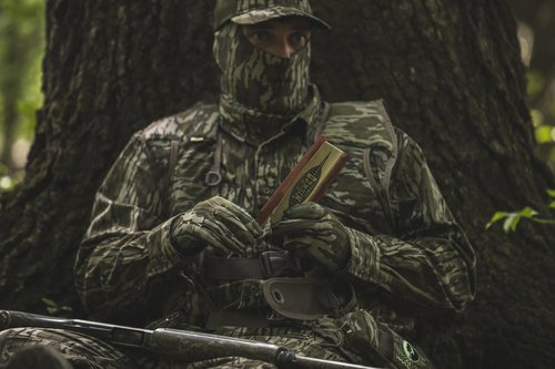 Mossy Oak Camo Hunting Face Mask, Hunting Neck Gaiter, Greenleaf