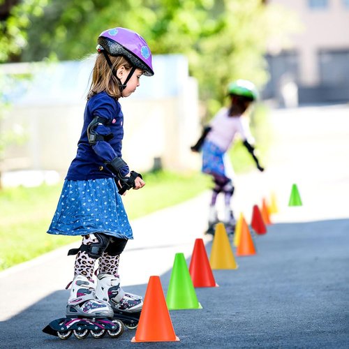 Leelosp 48 Pack Traffic Cones - 7" & 9" Plastic Agility Markers for Soccer, Basketball & Training