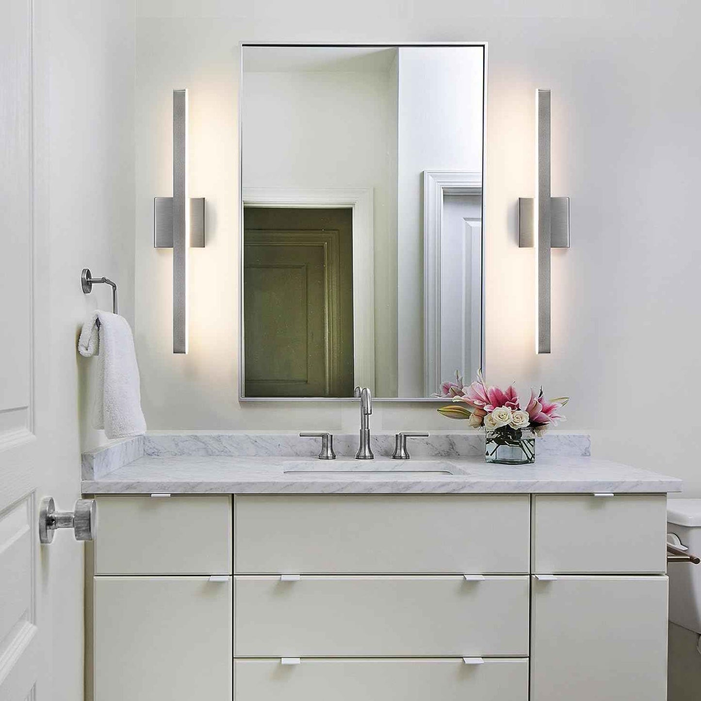24-Inch Dimmable Gold Bathroom Vanity Light - Modern LED Bar Fixture for Over Mirror