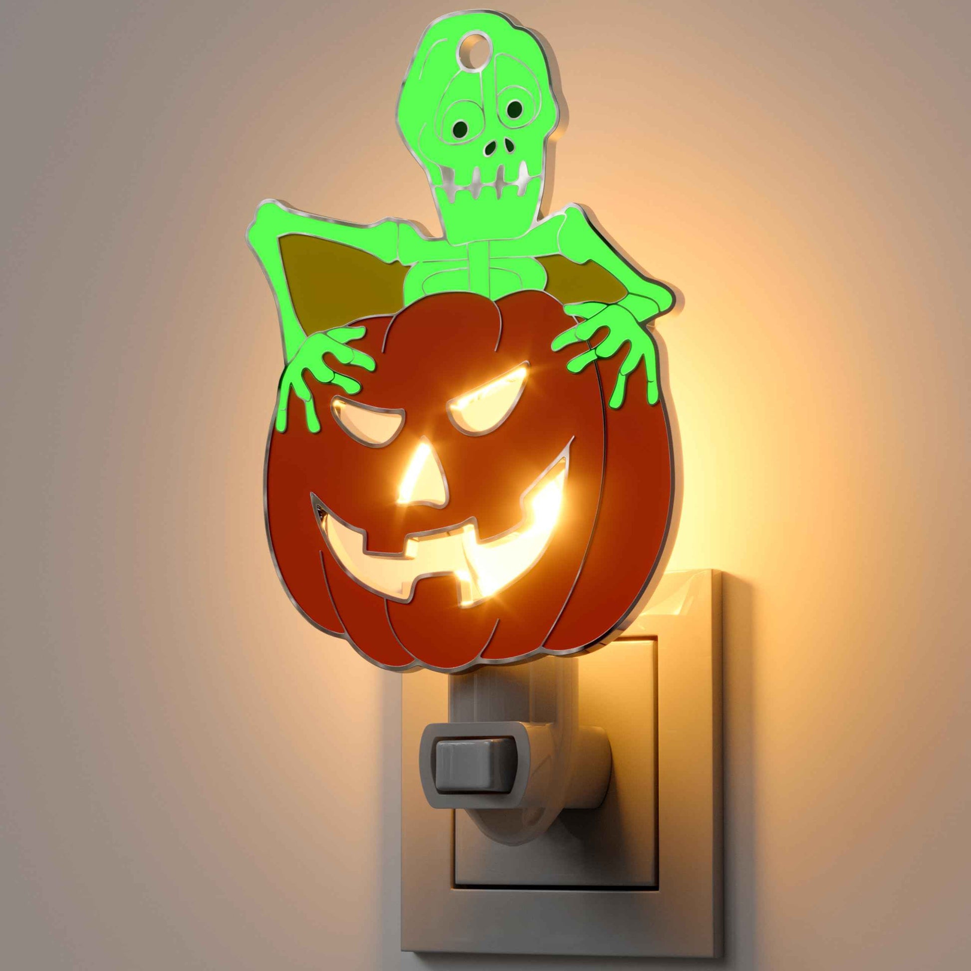 KUNDGLA Night Lights Plug into Wall,Halloween Skull Pumpkin 7W Plug in Night Light Dusk to Dawn 3000K Warm White Nightlight Switch-On/Off for Adult Kids Room Bathroom Hallway Kitchen Home Party Decor