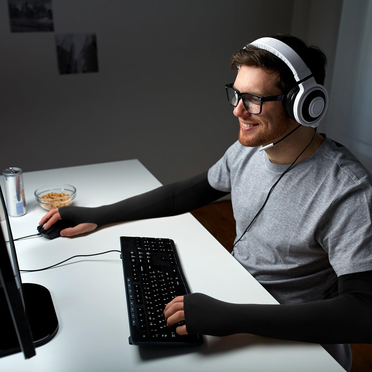 Jeere 3 Pairs Gaming Arm Sleeve PC with Thumb Hole UV Sun Protection Cooling Compression Sleeves Cover for Esports Gamers Men Women Gift