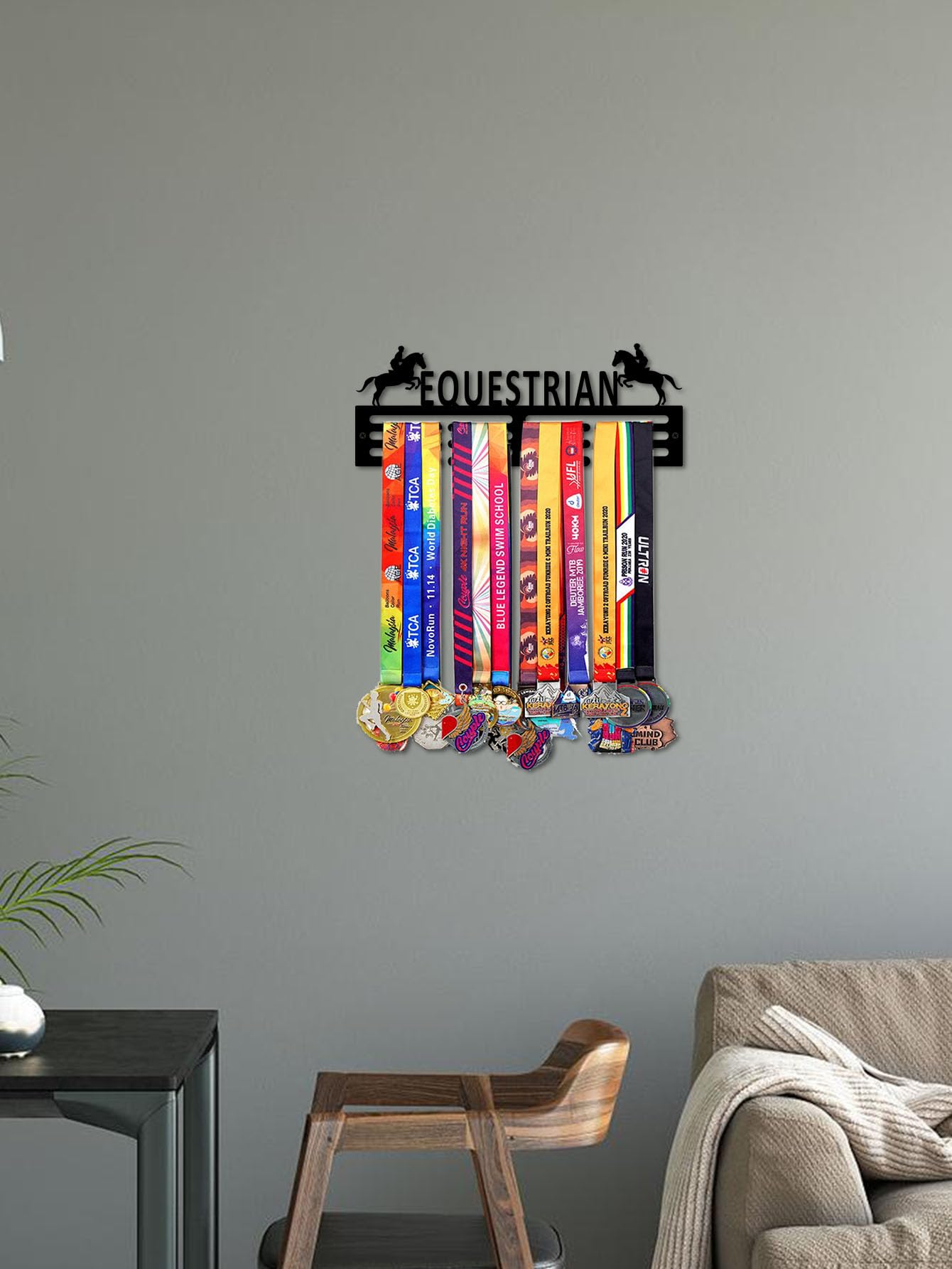 Resama Equestrian Horse Rider Metal Medal Hanger Rack, Black Iron Equestrian Silhouette Sports Award Medal Display Holder, Wall Mount Medal Organizer for Horse Equestrian Barn Farm Home Decor Gifts