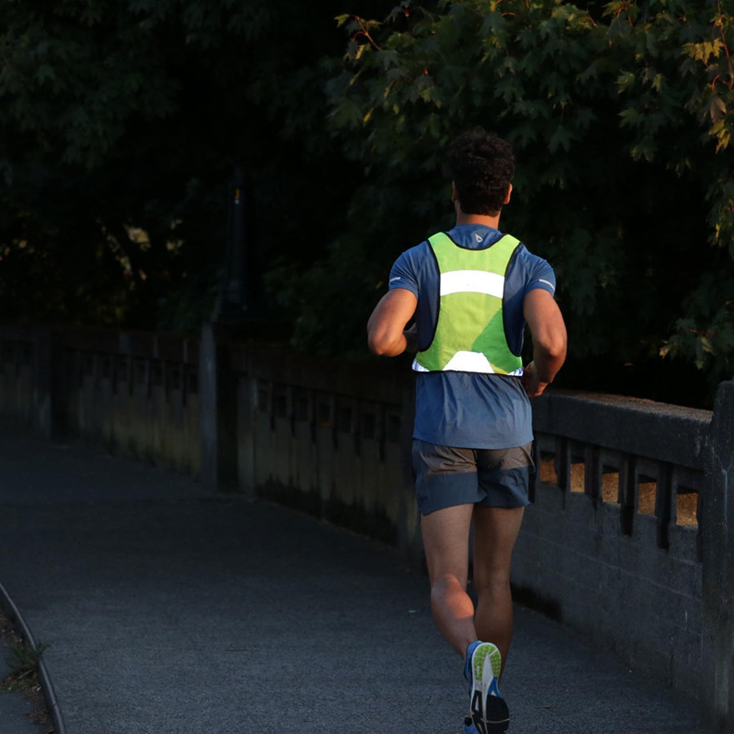 Amphipod Full Visibility Reflective Vest, Outdoor Safety Running Gear for Road Running, Jogging & Walking -Hi-Viz Green - L/XL