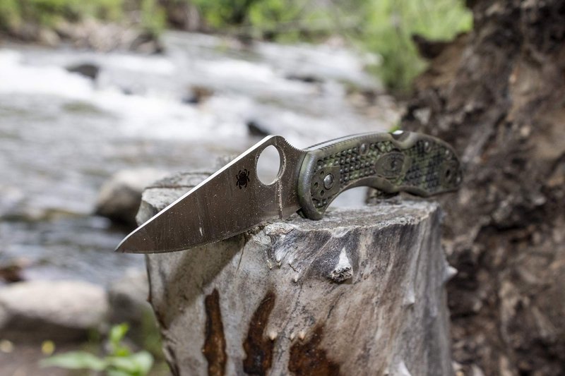 Spyderco Delica 4 Lightweight Signature Knife with 2.90" Saber-Ground Steel Blade and Emerson Opener - PlainEdge - C11PGYW