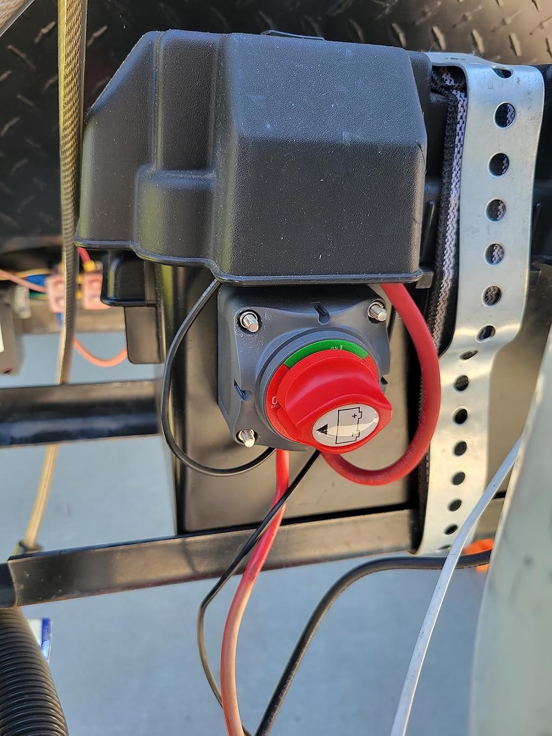 SUNMORN Battery Disconnect Switch - Heavy Duty 12V Master Isolator with 1.64FT Cables & Wire Lugs for RVs, Campers, Boats
