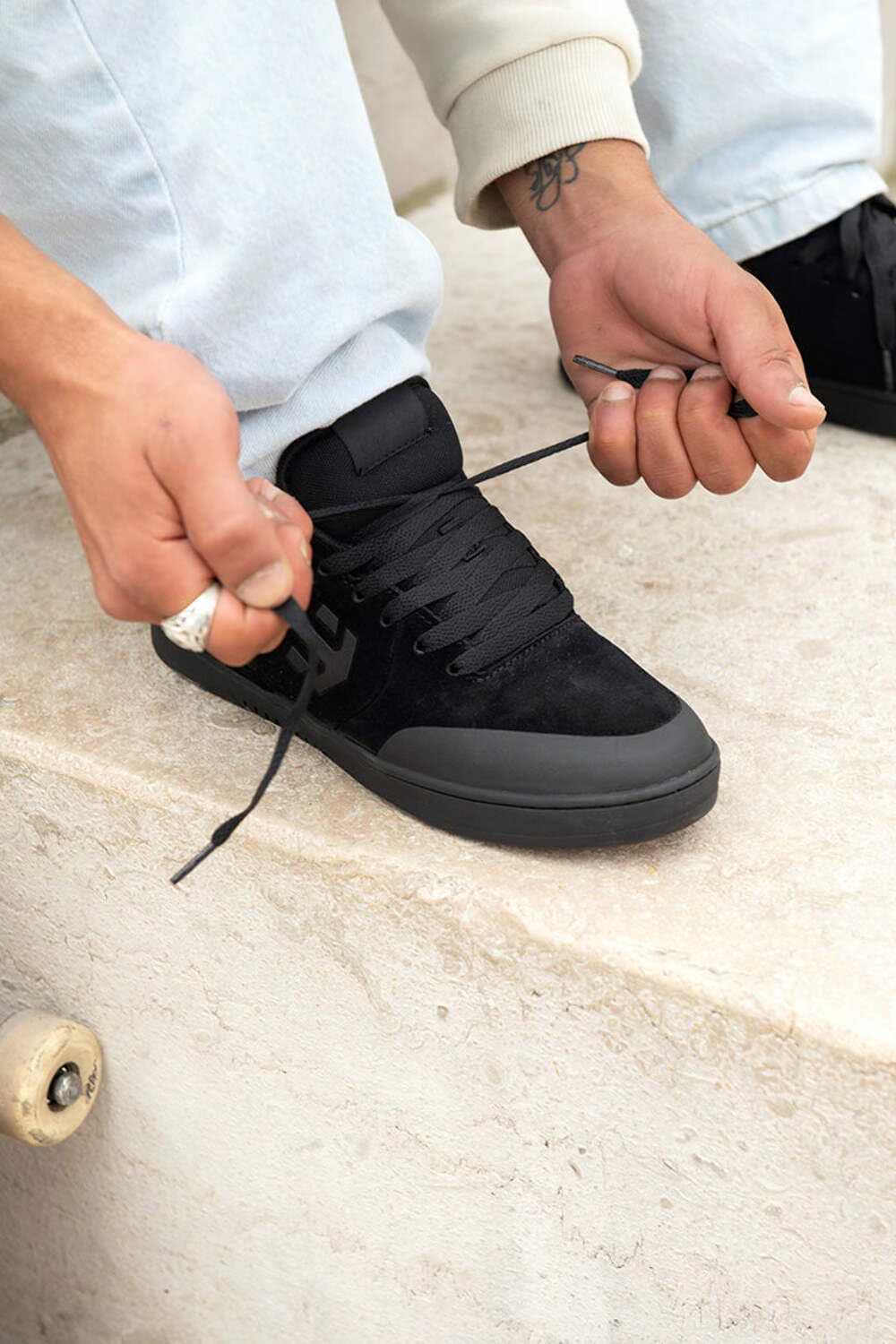 Emerica Heritic – Bold Skate Look, Reinforced Cupsole, Cushioned Feel, Everyday Sneakers Black/Black