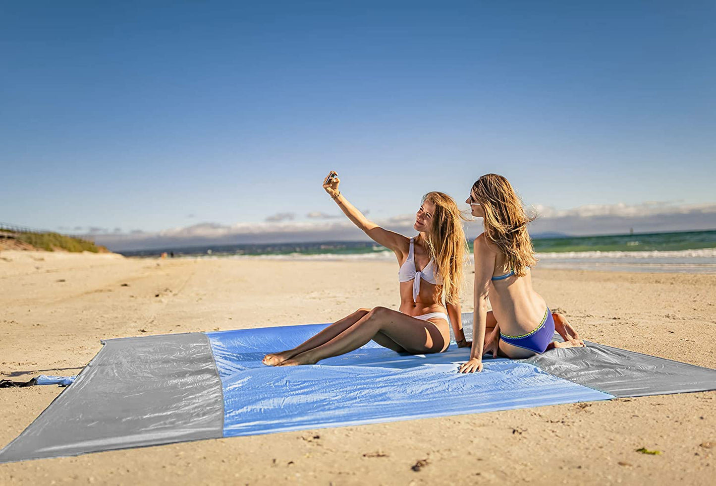 WEKAPO Beach Blanket Sandproof, Extra Large Beach Mat, Big & Compact Sand Free Mat Quick Drying, Lightweight & Durable with 6 Stakes & 4 Corner Pockets (Periwinkle Blue, 7x7 FT (1～3 Person))