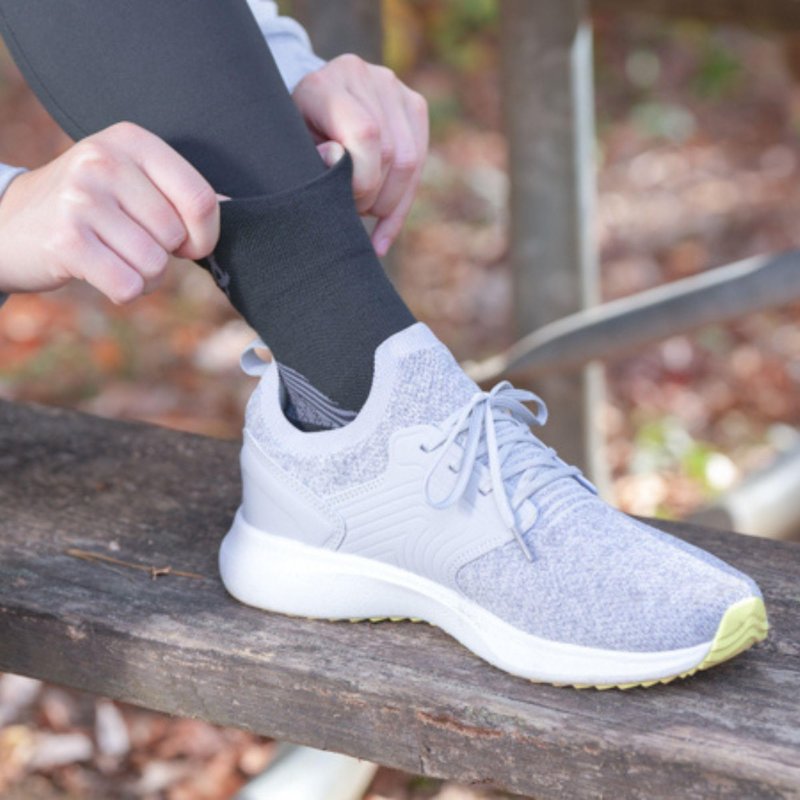 OS1st FS4 Plantar Fasciitis Socks Merino Wool Crew treats and prevents plantar fasciitis, heel and arch pain reduces swelling (US, Alpha, Medium, Regular, Regular, Black Qtr Crew)
