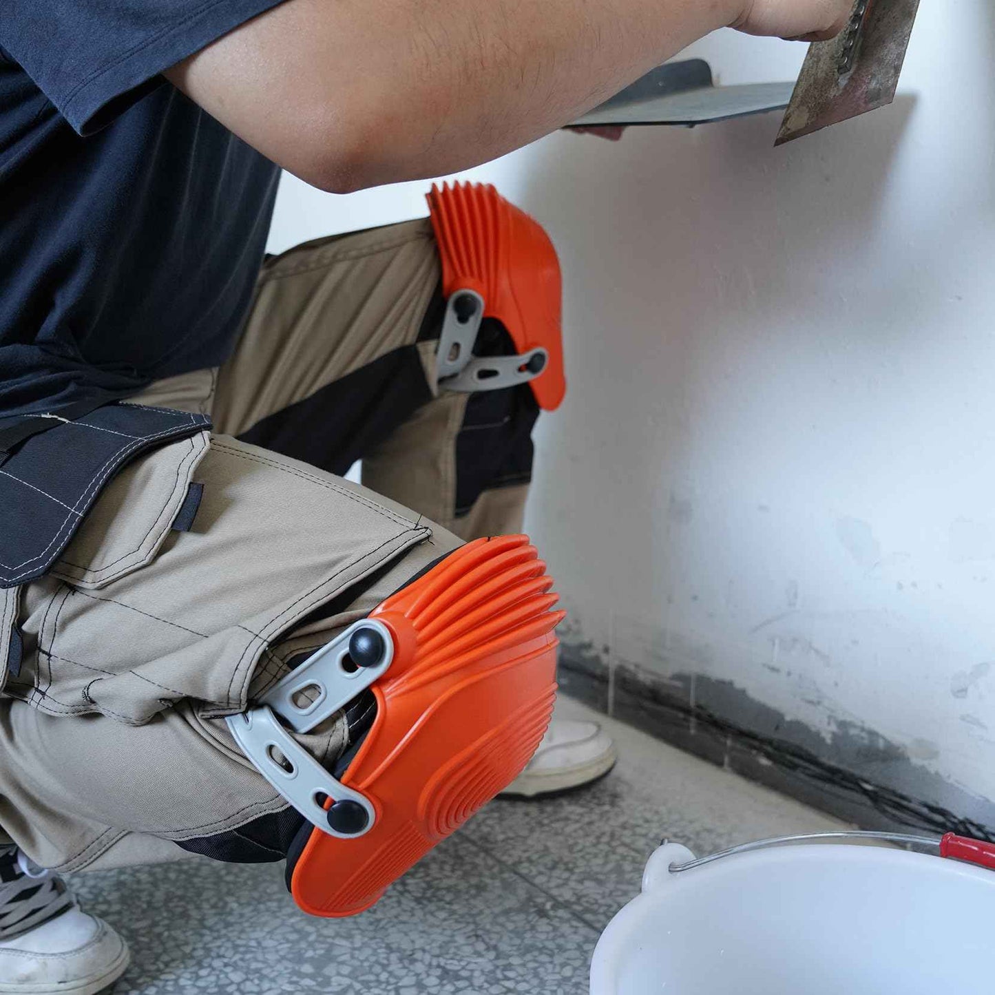 Zeluga 15-431 Ultraflex Non-Skid Premium Protective Gear with Flexible Design Plastic Kneepad, Orange