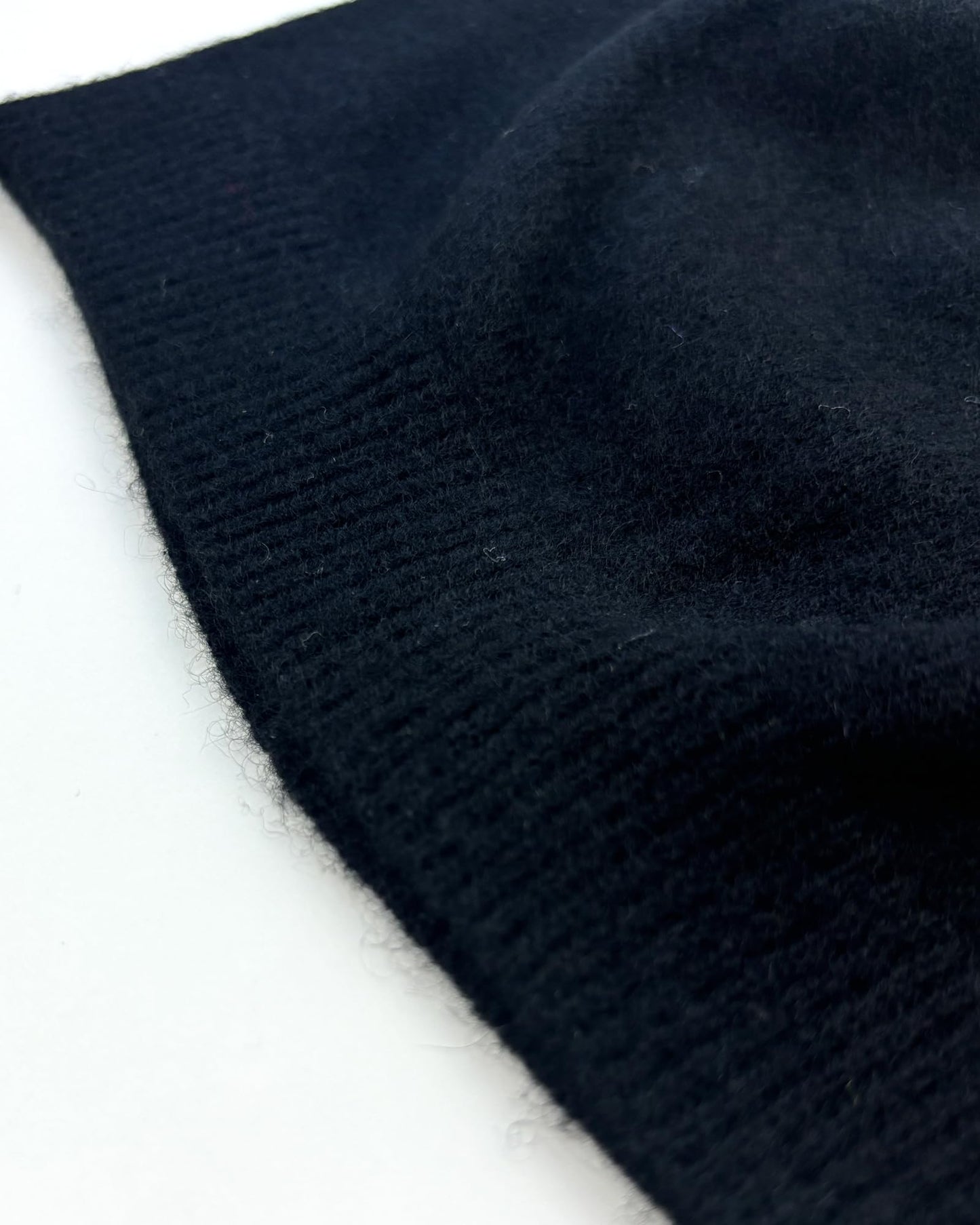 EILIZ 100% Pure Cashmere Beanie Unisex Skull Cap Lightweight Hat (US, Alpha, One Size, Black)
