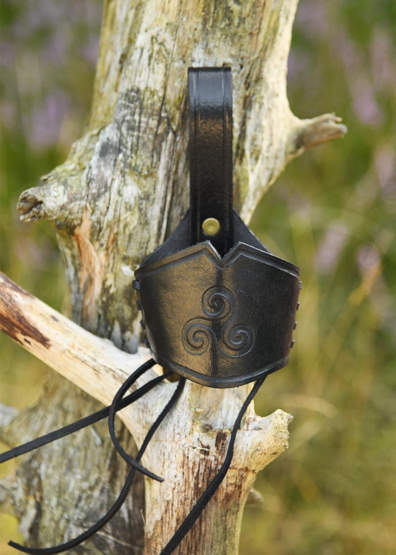 ULFBERTH - Genuine Leather Drinking Horn Holster with Embossed Triskele - Belt Holder for Drinking Horns – Medieval, Viking, LARP (Black, 0,2l - 0,3 l)