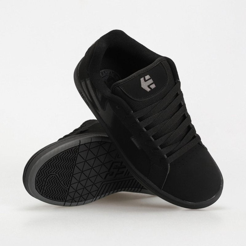 Etnies Fader – Classic Skate Heritage Style with on-Trend Puffy Look, Reinforced Cupsole, Cushioned Fit, Everyday Sneakers - Black Dirty Wash - 9.5