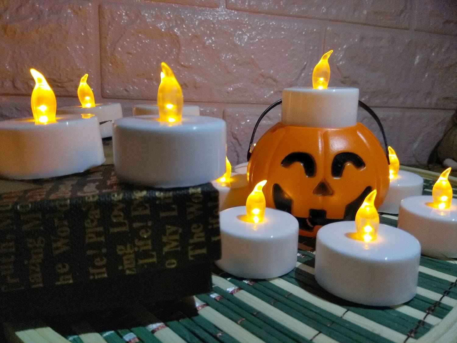 YIWER Tea Lights LED Tea Light Candles 200 Hours Pack of 400 Realistic Flickering Bulb Battery Operated Tea Lights for Seasonal Festival Celebration Electric Fake Candle in Warm Yellow