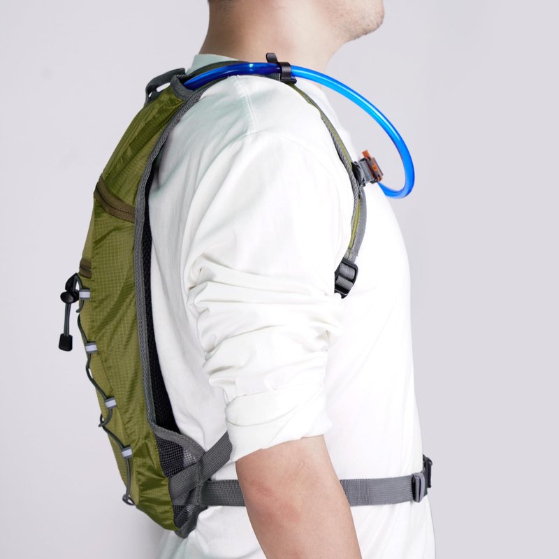Unigear Hydration Pack Backpack with 70 oz 2L Water Bladder for Running, Hiking, Cycling, Climbing, Camping, Biking (Green)