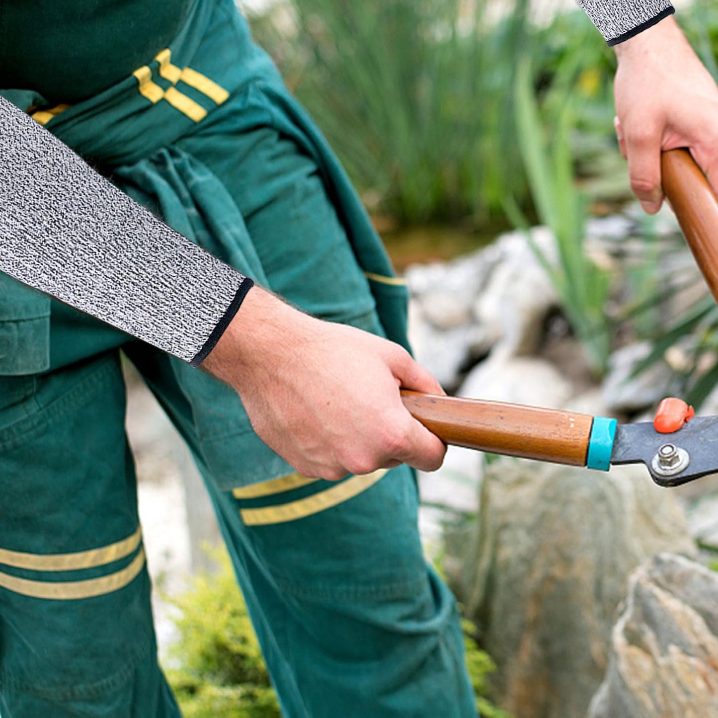 REDANHA 2 Pairs Arm Protection Sleeves Level 5 Protection Cut Burn Resistant Sleeve Anti Abrasion Forearm Cover Protector for Men Women (Grey)