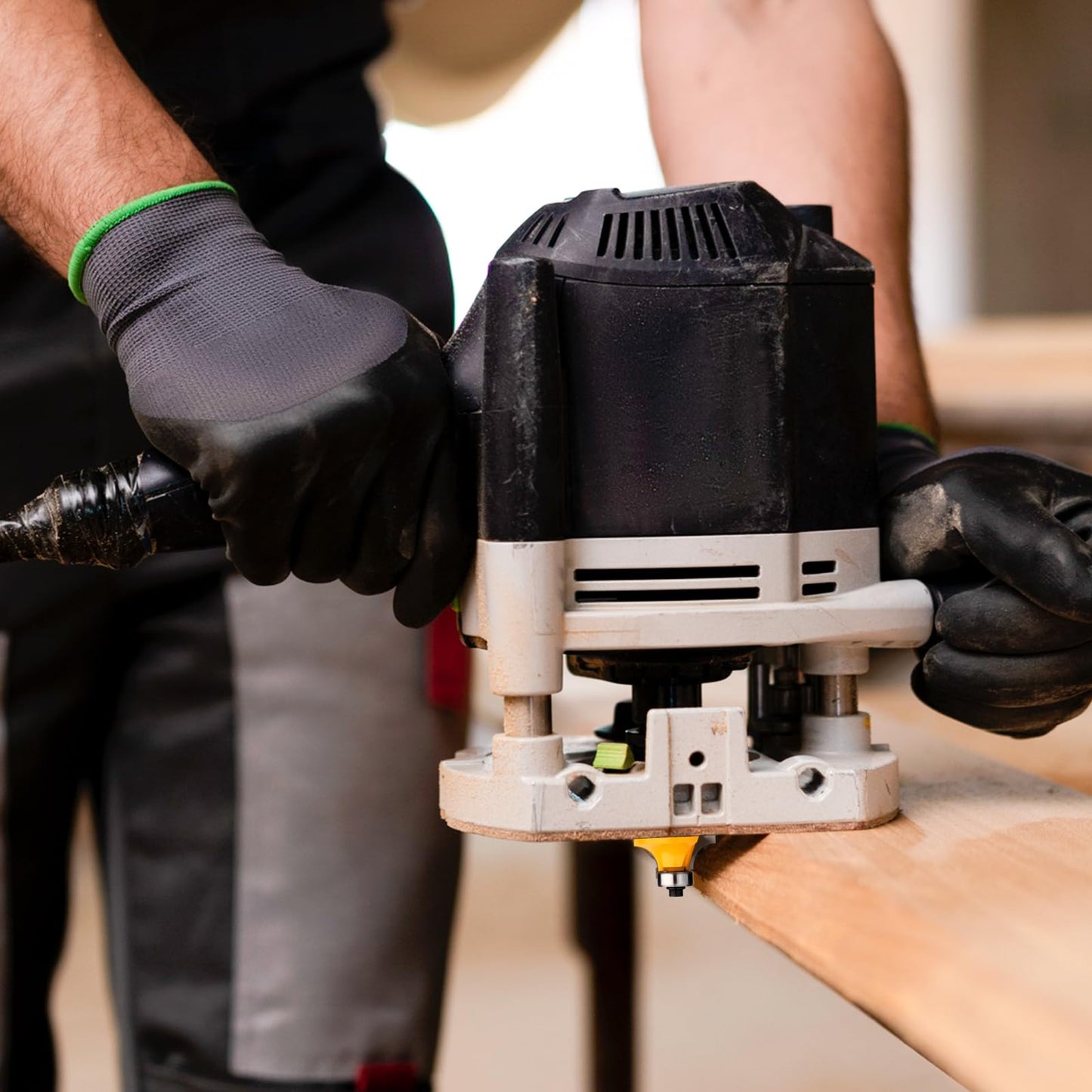 UTRUSTTO Roundover Router Bit Set 1/4 Inch Shank, Bearing Guide for Rounding Edge Bit, Radius in 1/8", 1/4", 3/16", 5/16"