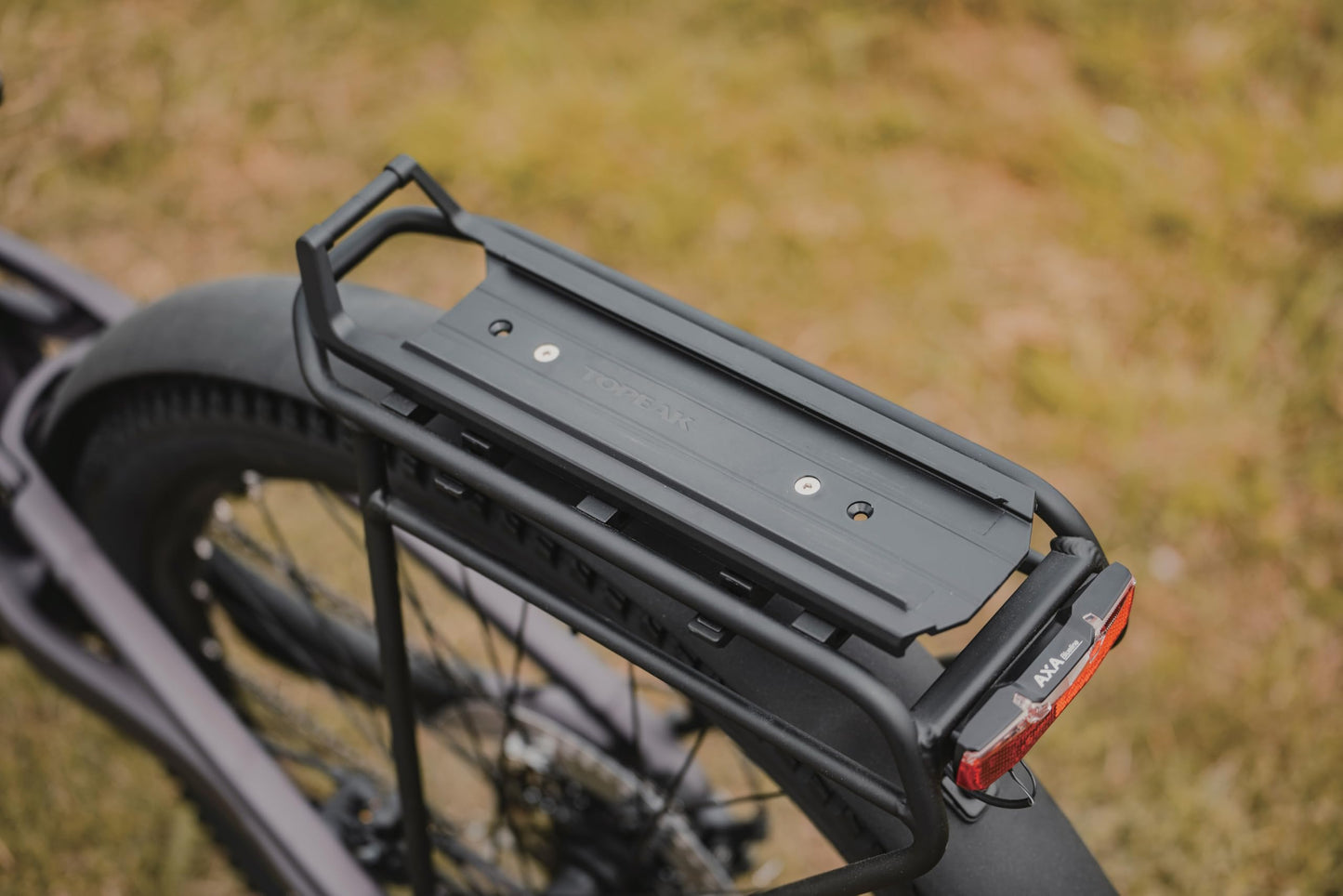 Topeak Omni QuickTrack Adapter – Large, Rear Rack Adapter for Topeak MTX/RX TrunkBags & MTX Baskets (120–160 mm Rack Width) – Lightweight Polymer Platform for Standard & Racktime Racks