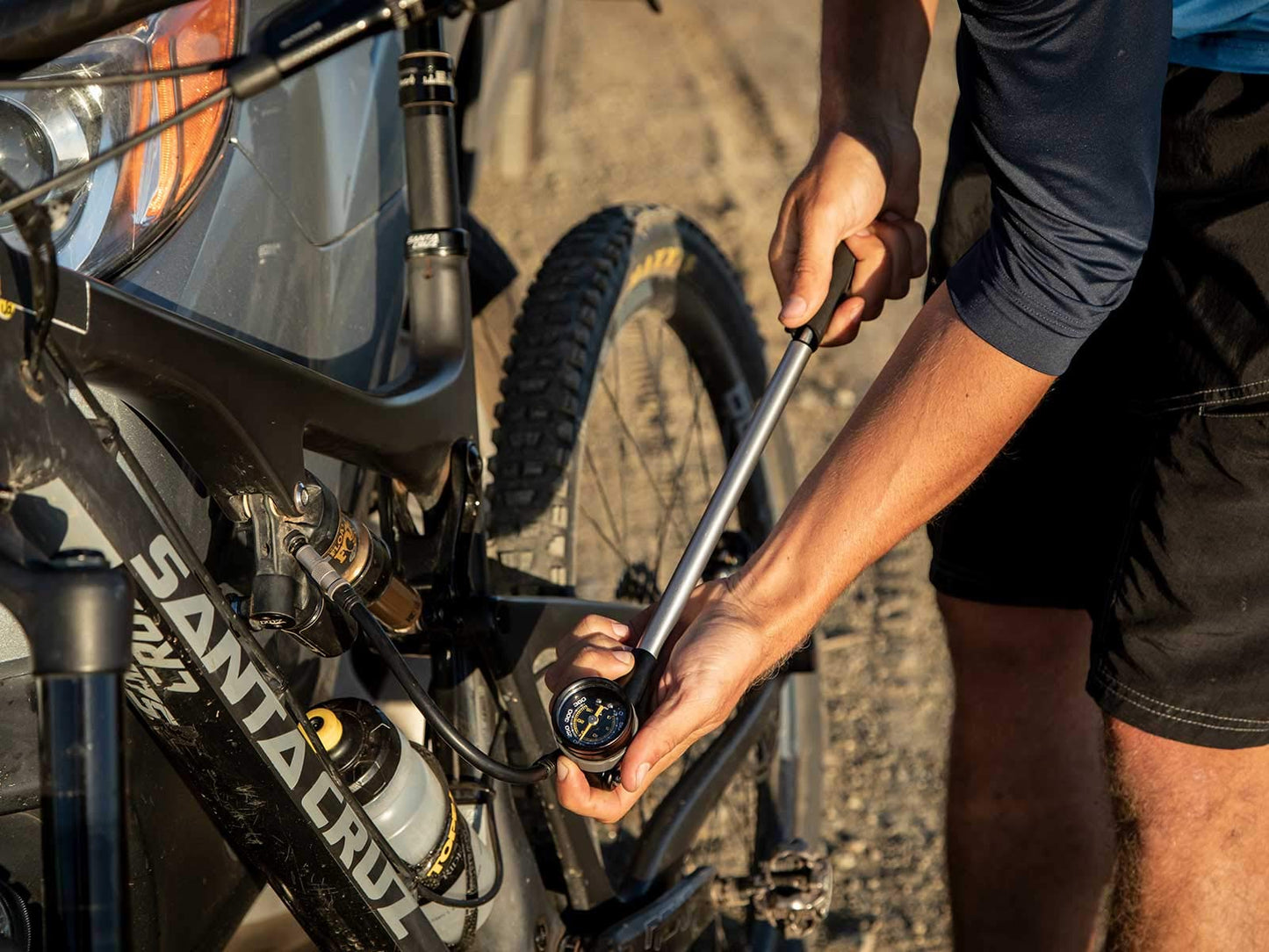 Topeak Pocket Shock DXG XL Bike Mini Pump, Long Version for Home/Shop use with dial Gauge 360 PSI/24.8 BAR,Silver/Black