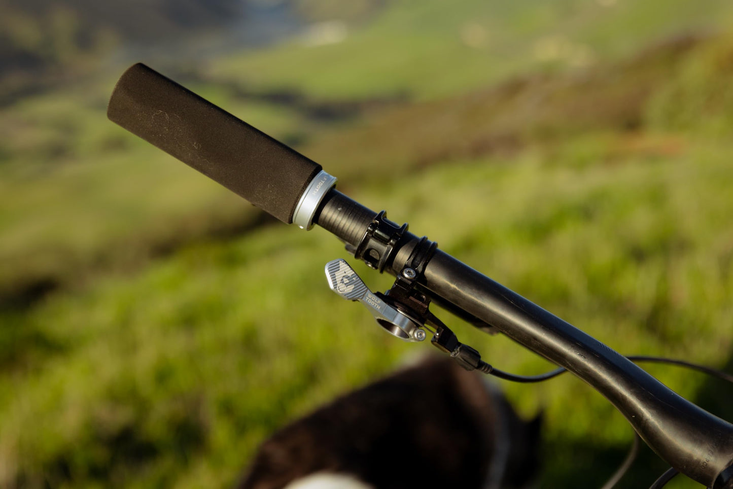 Wolf Tooth Lock-On Fat Paw Grip - Black Grip with Black Collar