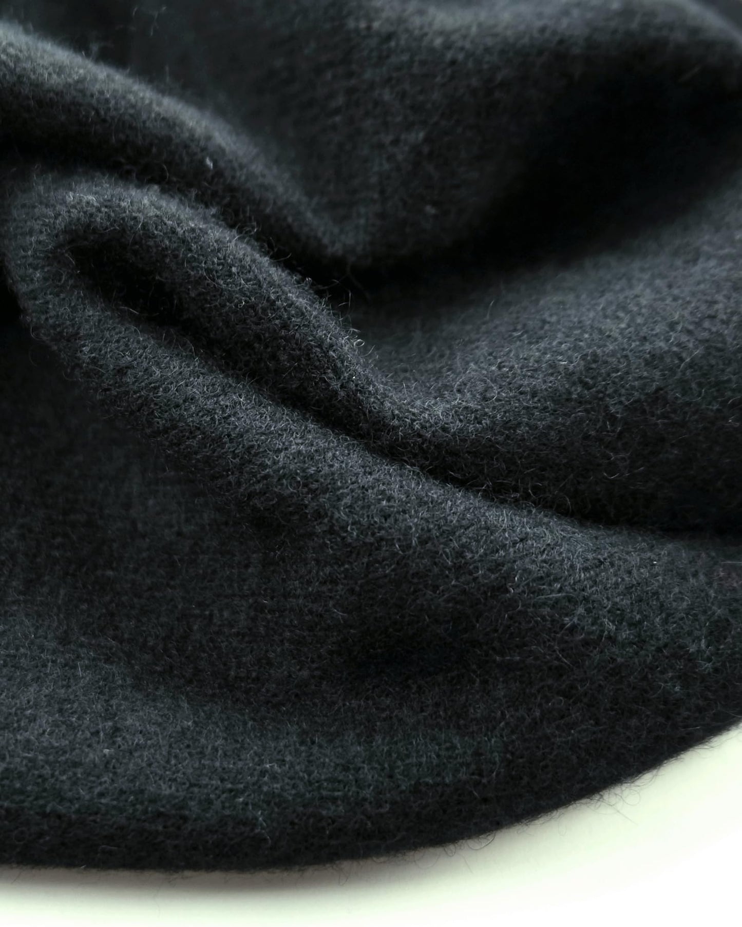 EILIZ 100% Pure Cashmere Beanie Unisex Skull Cap Lightweight Hat (US, Alpha, One Size, Black)