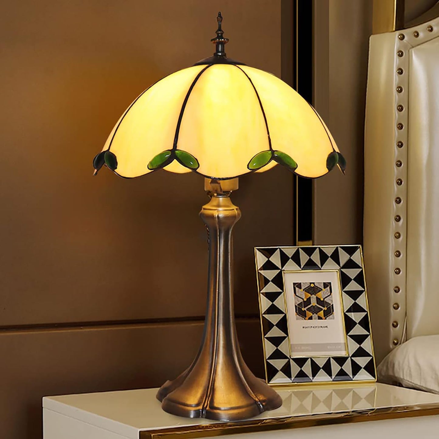 YingJu Tiffany Style Table Lamp,Beige Stained Glass Lamp,Vintage Lamp,12 Inches Wide,for Bedroom,Living Room,Home Office (Including LED Bulbs)