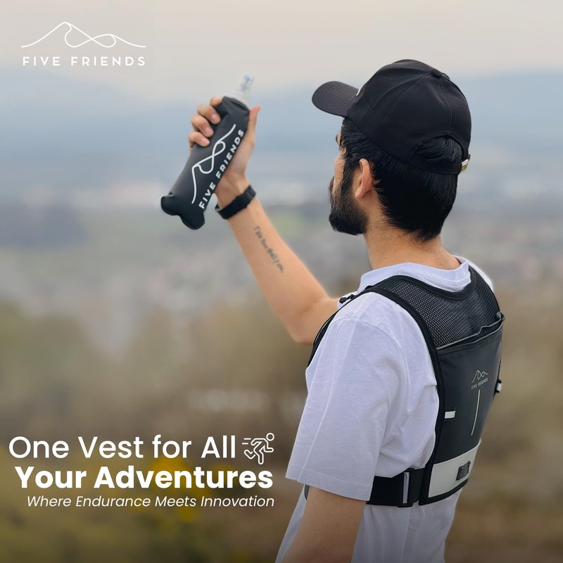 Running Vest with Water Bottle – Lightweight, Breathable Designed Reflective Hydration Vest with 6 Pockets – Adjustable Running Backpack for Men & Women, Ideal for Marathon & Night Trainings