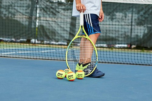 HEAD Speed 23 Junior Pre-Strung Tennis Racquet, Lightweight Youth Tennis Racket for Kids & Beginners, Durable Aluminum Frame, Age 6-8, 23 inch, Yellow