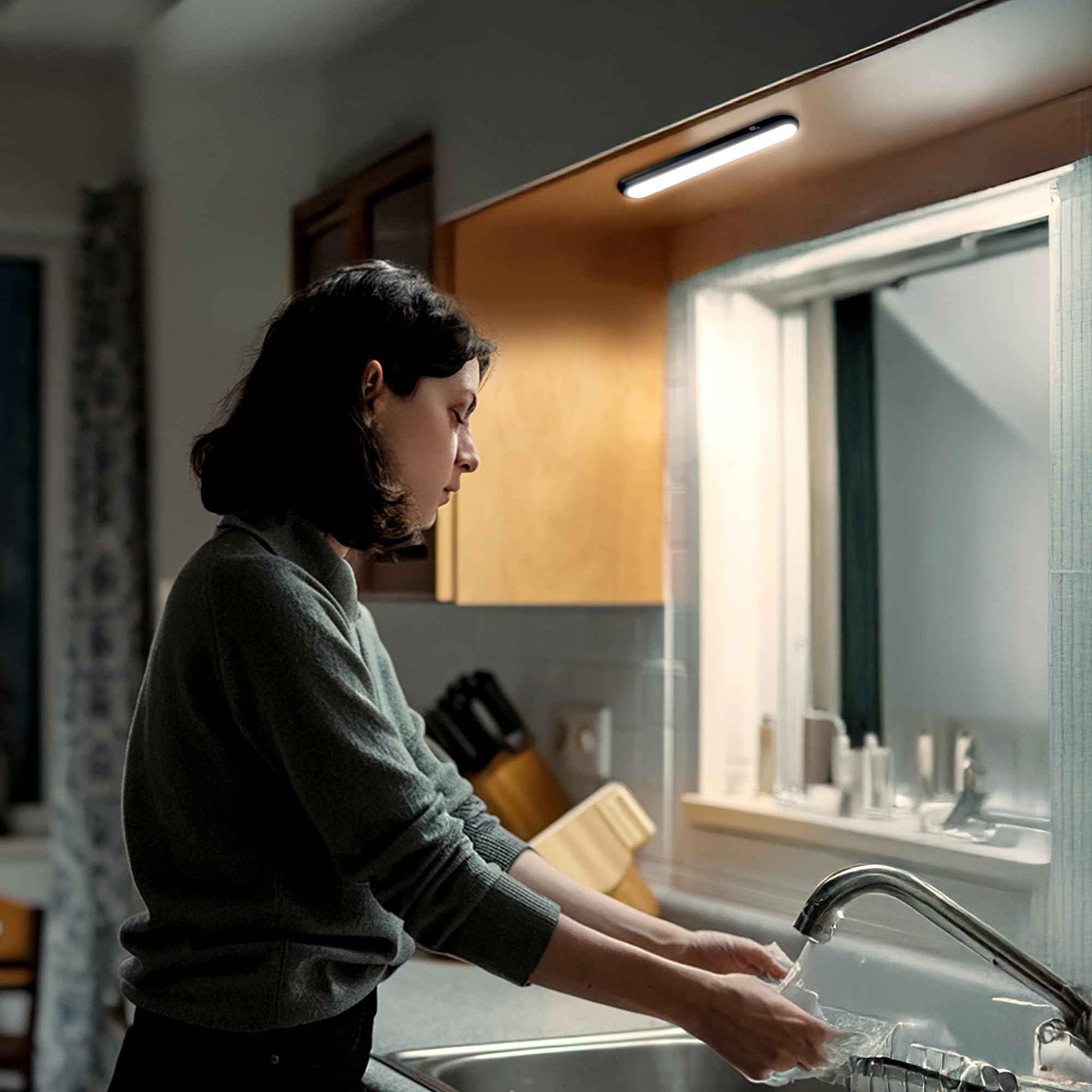 BLACK+DECKER 2-Pack 160LM LED Light Bars, Touchless Motion Sensor, Magnetic Mount, Powered with AAA Batteries, Slim and Portable Design to Brighten Indoor Rooms, Closets, Garages, Shelving (2-Pack)