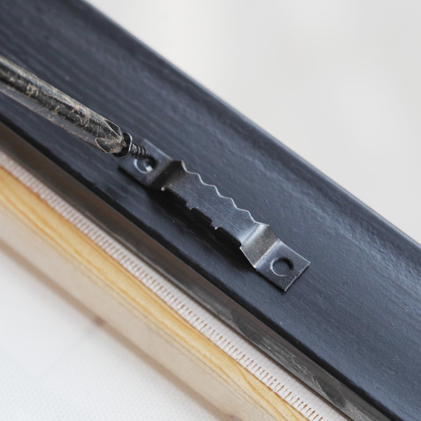 100 Pack Heavy Duty Sawtooth Picture Hangers with 200 Screws Black Small Sawtooth Hangers for Picture Frames, Paintings, Artwork, Photos, and Home Decor Black Sawtooth Picture Frame Hangers