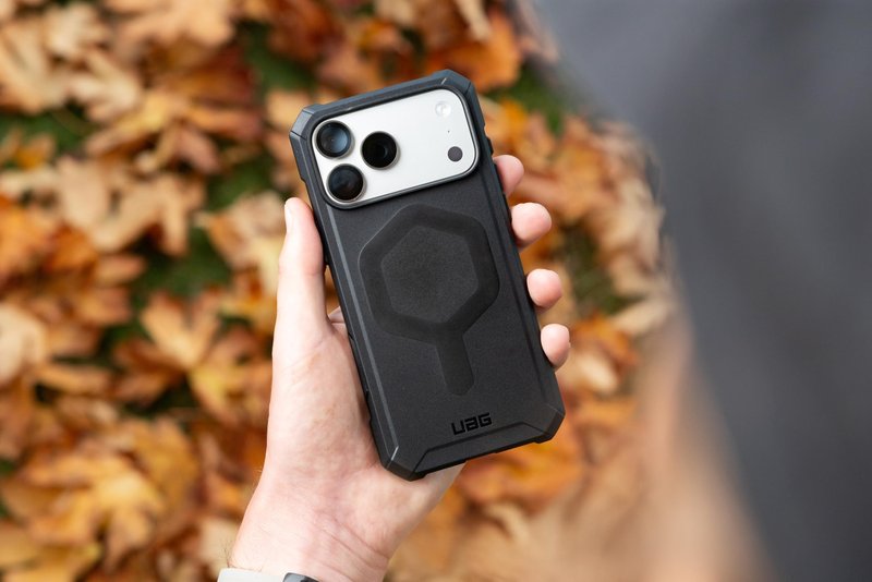 URBAN ARMOR GEAR UAG Designed for iPhone 17 Pro Case Essential Armor - Compatible with MagSafe Military Grade Protective Cover, Black