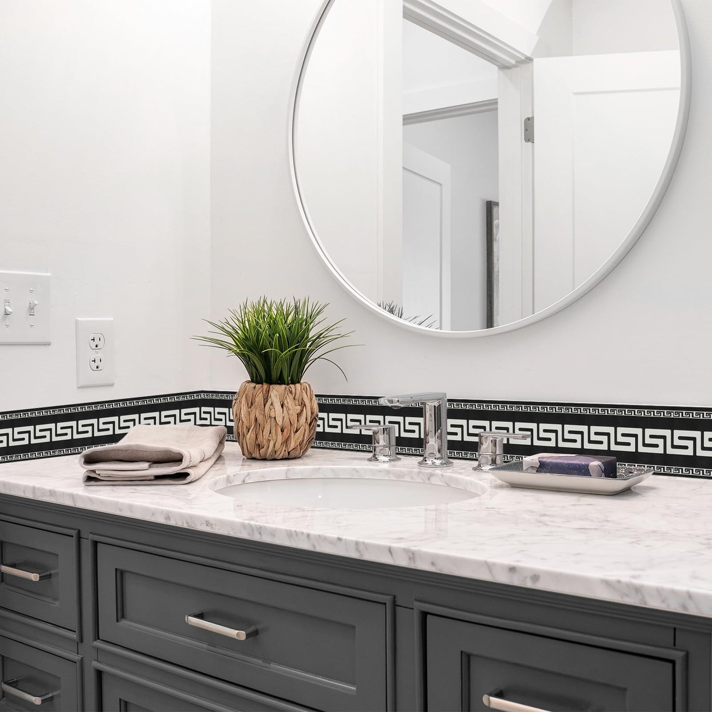 WAPANE 3D Wallpaper Border Peel and Stick 5.1" x 196.8" Self Adhesive Removable Waterproof and Oilproof Wall Border Baseboard for Living Room Bedroom Bathroom Mirror Ceiling Decorative Line, Black