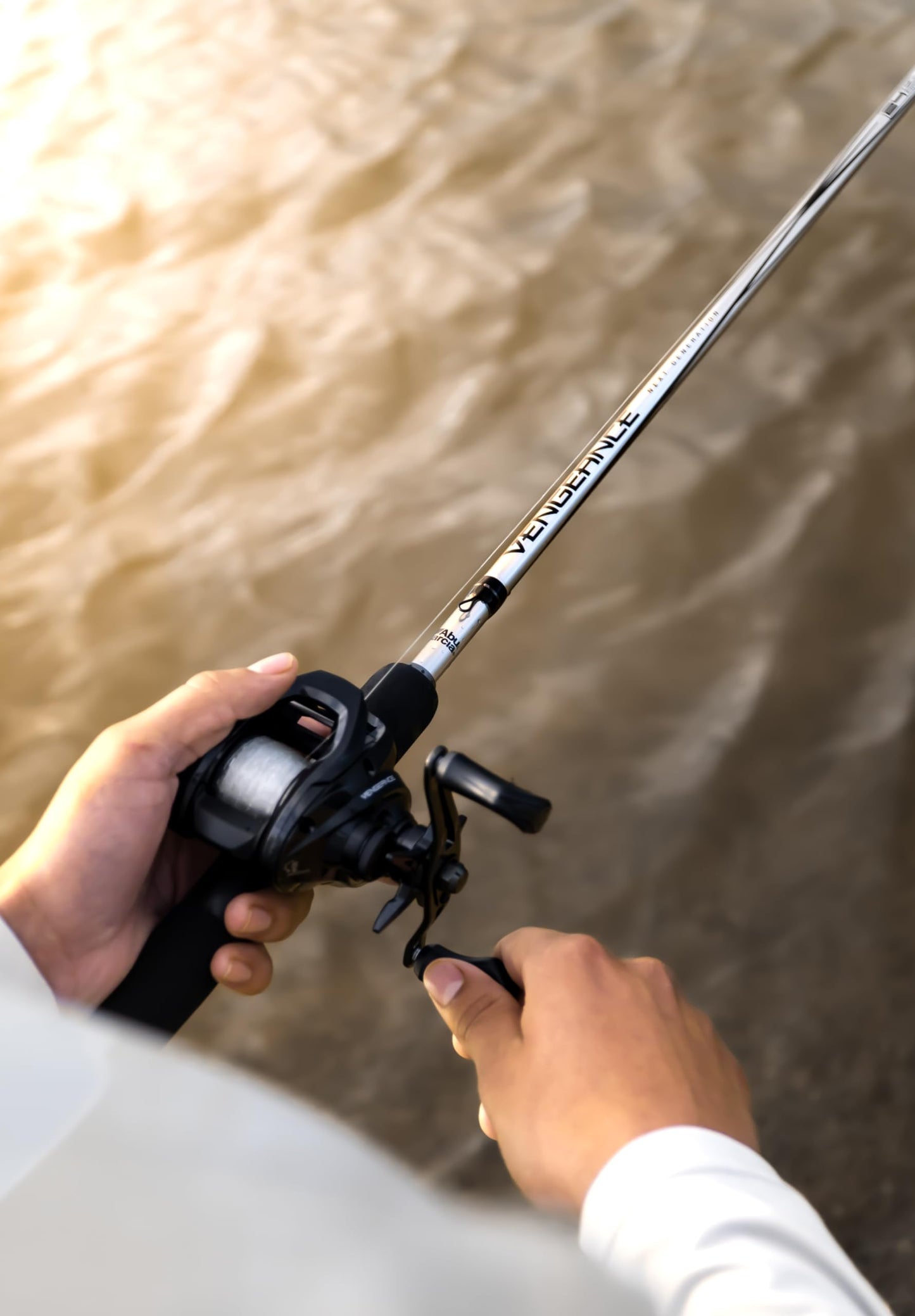 Abu Garcia Vengeance Low Profile Baitcast Reel, Reliable Freshwater Fishing Reel, Lightweight Graphite Frame and Sideplates, MagTrax Braking System, Power Disk Drag System, Max Drag of 20lb | 9.1kg